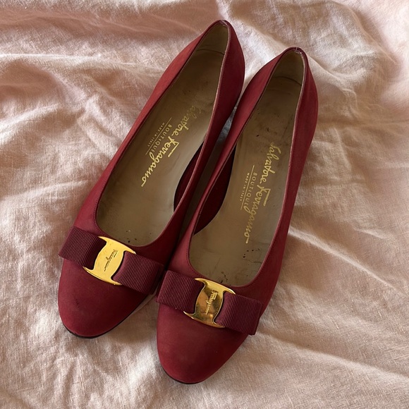 Ferragamo Suede Vera Vintage Red Heels 7.5 B - Picture 1 of 7